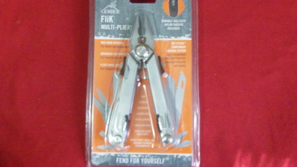 Gerber Flik VS Leatherman Wave (2004 + model) Pic Heavy